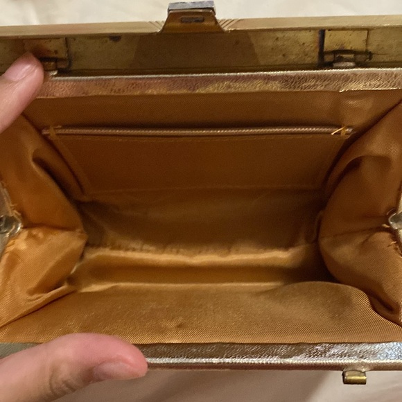 Vintage meyers 1960s gold hard shell handbag purse evening bag - Picture 6 of 9